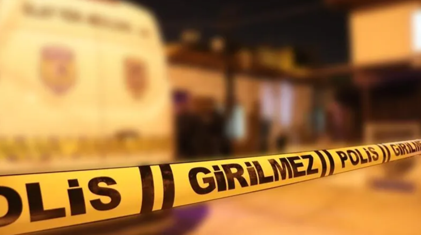 Denizde hareketsiz bulundu, hastanede &ouml;ld&uuml;
