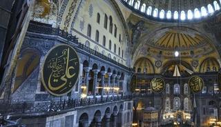 Ayosofya'da y&uuml;ksek sesle İncil okuyan 2 kişi g&ouml;zaltına alındı!