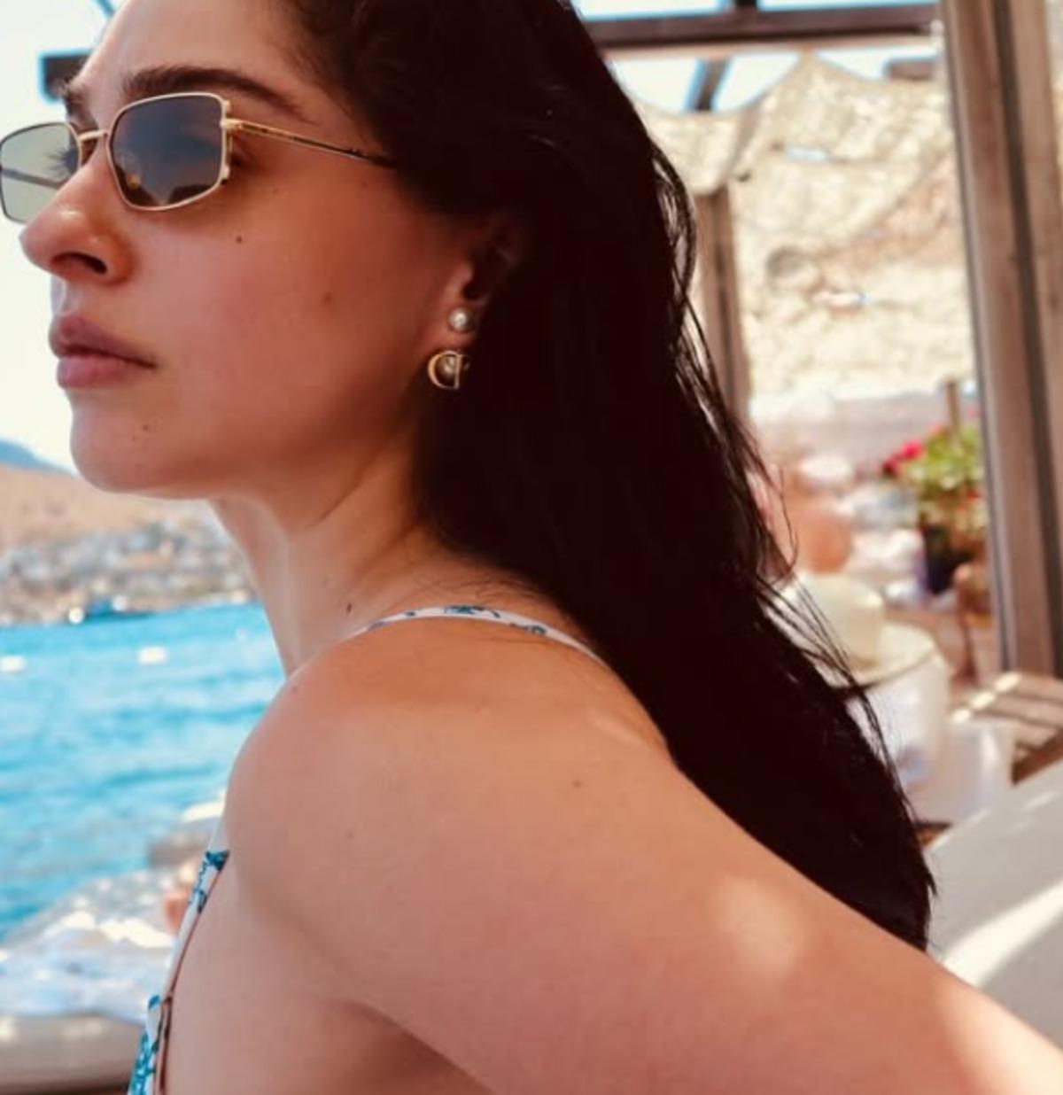 Cemre Baysel bikinili pozlarıyla gündem oldu! Beğeni yağdı 2