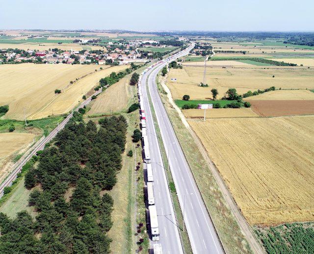 Kapıkule'de 15 kilometre TIR kuyruğu
