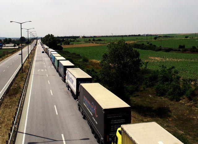 Kapıkule'de 15 kilometre TIR kuyruğu
