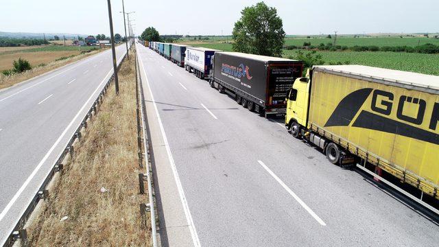 Kapıkule'de 15 kilometre TIR kuyruğu
