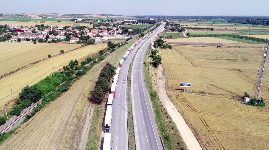 Kapıkule'de 15 kilometre TIR kuyruğu