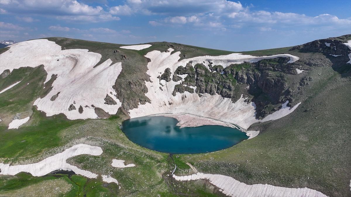 Yaylanın ortasında yılan gibi! Türkiye nin en köşesinde buzullardan gelen suyla besleniyor 3