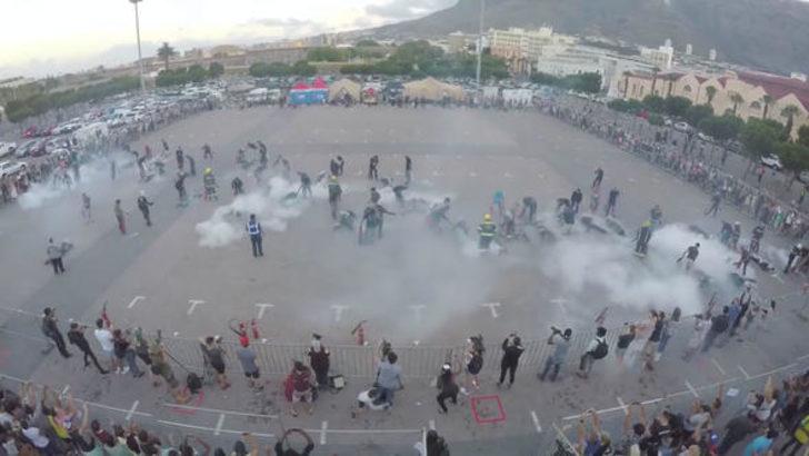 Herkesin gözü önünde kendilerini ateşe verdiler! 32 kişi alev alev yandı! G3