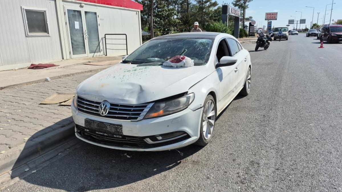 Adıyaman da iki otomobil &ccedil;arpıştı: 3 yaralı 1