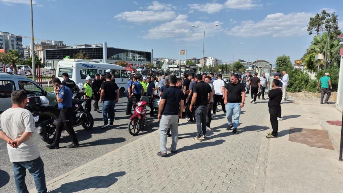 Adıyaman da iki otomobil &ccedil;arpıştı: 3 yaralı 2