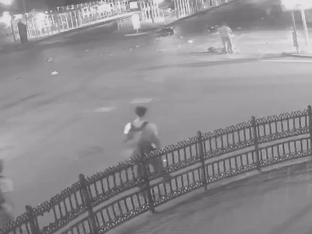Can kaybı yaşanan kaza anı g&uuml;venlik kamerasına yansıdı