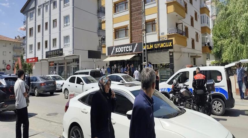 Kuyumcu soyguncusu 2 saatte yakalandı; İnternetten &lsquo;Soygun nasıl yapılır&rsquo; araştırması yapmış 