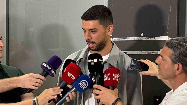 Cenk Özkaçar: "Böylesine bir futbol kültürünün parçası olmak gurur verici"