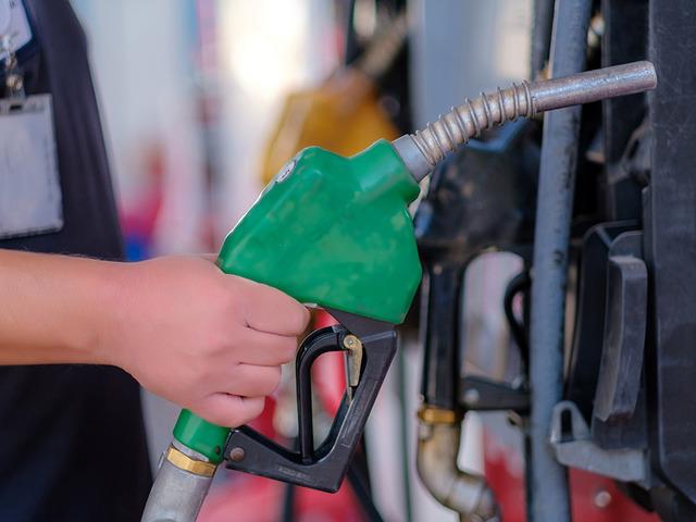 Benzin ve motorine zam geldi: Tabela sil baştan değişti