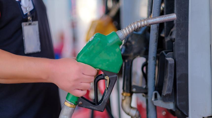 Benzin ve motorine zam geldi: Tabela sil baştan değişti