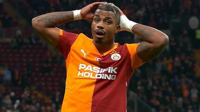 Ümraniyespor yeni sezon öncesi düzenlenen hazırlık maçında Galatasaray'ı konuk ediyor. Karşılaşmayı haberimizden canlı olarak takip edebilirsiniz.5