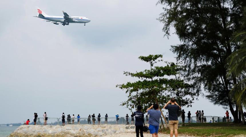 Tarihi anlar! Kim Jong-un u&ccedil;ağı iniş yaptı