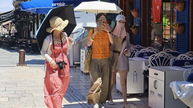 Antalya'da herkes denize koşarken onlar yüzlerini bile göstermedi!