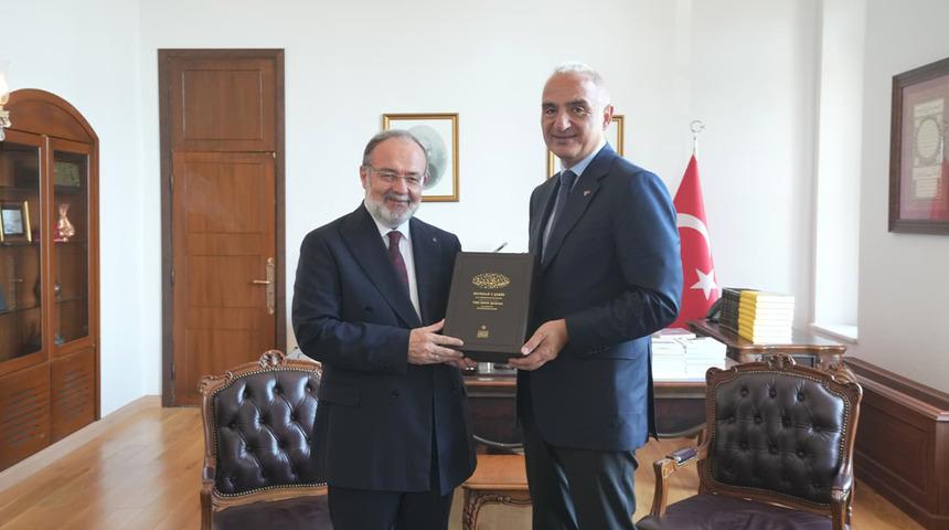 Bakan Ersoy: Medeniyet birikimimizi ilimle buluşturan &ccedil;alışmaları memnuniyetle takip ediyoruz