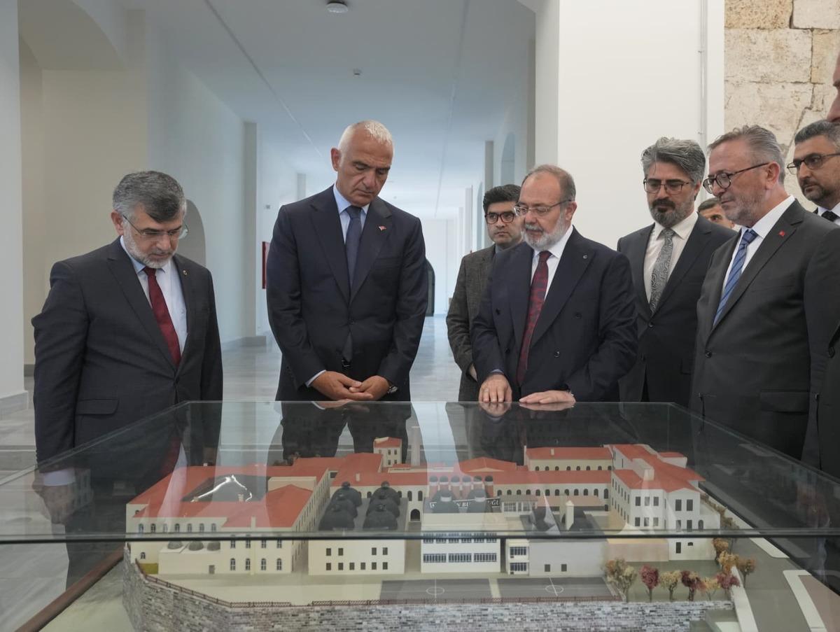 Bakan Ersoy: Medeniyet birikimimizi ilimle buluşturan &ccedil;alışmaları memnuniyetle takip ediyoruz 4