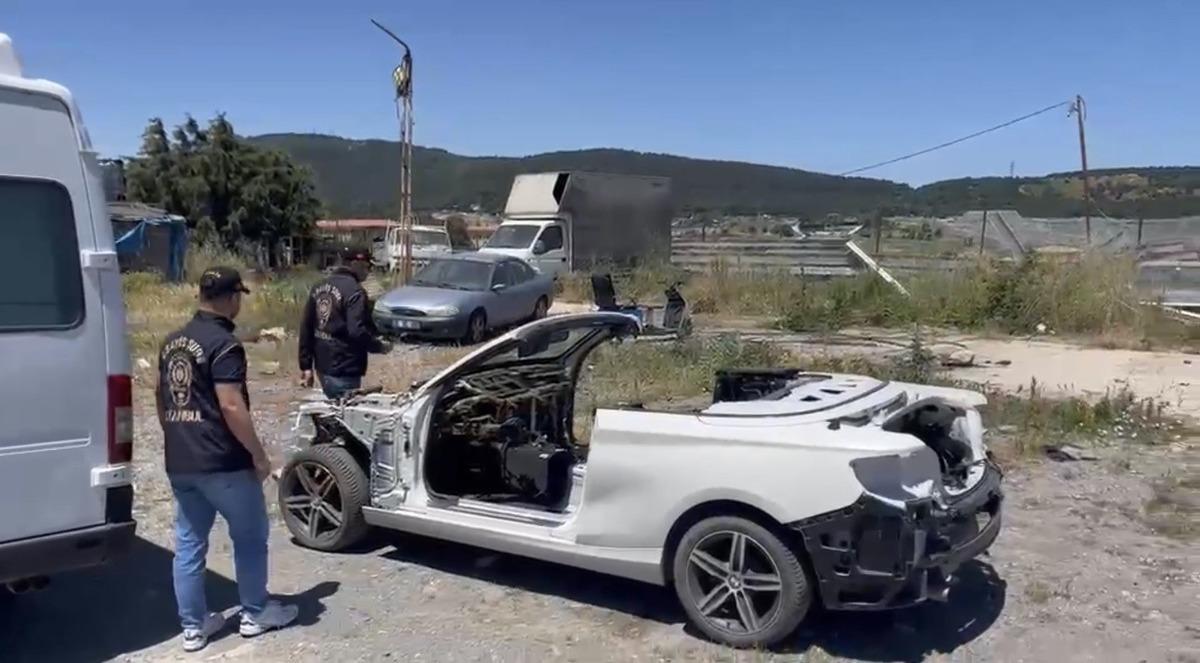 Yediemin otoparklarında 1,5 milyarlık vurgun! Ara&ccedil;ları par&ccedil;alayıp yapay zeka hasarlı g&ouml;sterdiler 1
