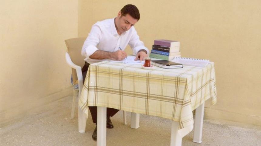 Demirtaş'tan çok sert sözler: Halk sifonu çekecek, layık olduğunuz yere gideceksiniz