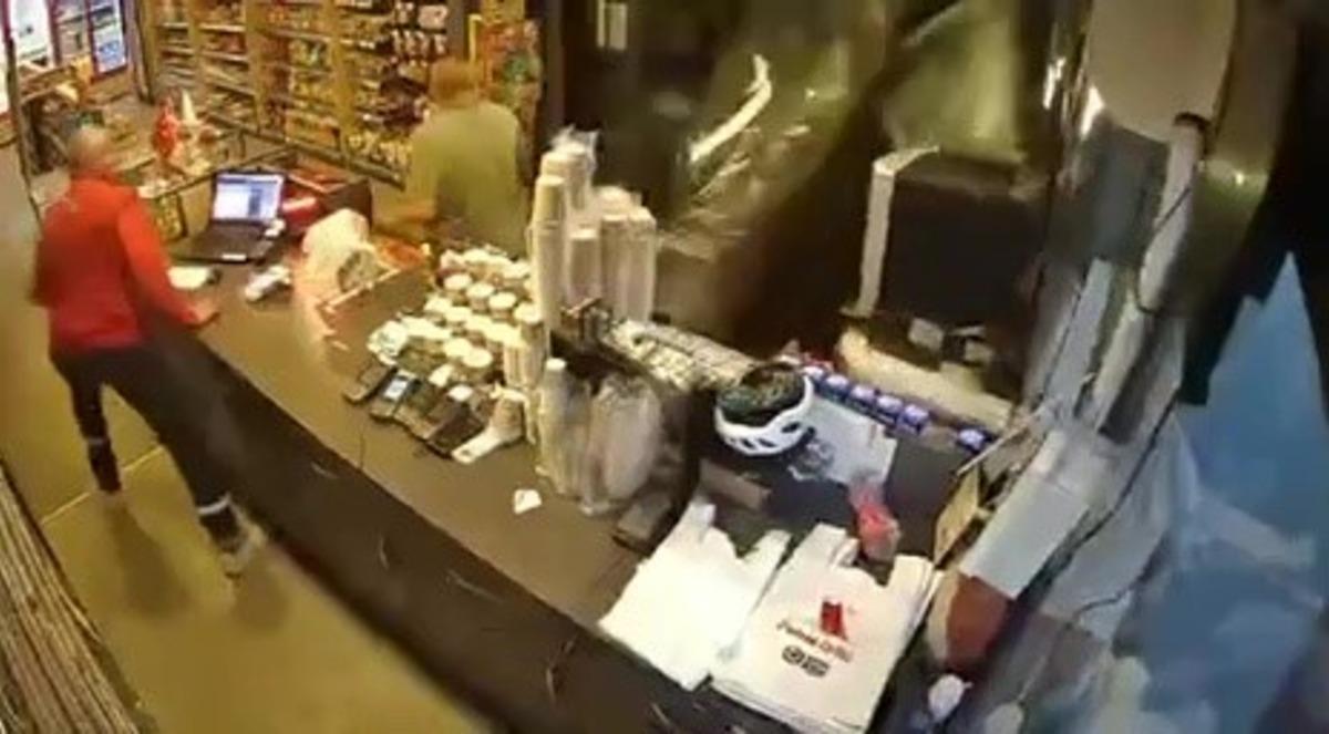 Benzinlikte feci ölüm: Tır son süratle markete daldı! Feci anlar kamerada 11
