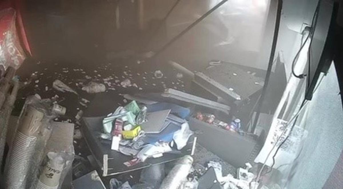 Benzinlikte feci ölüm: Tır son süratle markete daldı! Feci anlar kamerada 14