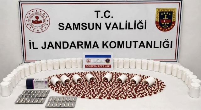 Jandarma, bagajdaki boya kutularında 2 bin 653 uyuşturucu hap ele geçirdi 3