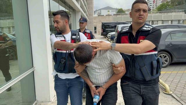 Jandarma, bagajdaki boya kutularında 2 bin 653 uyuşturucu hap ele geçirdi 2
