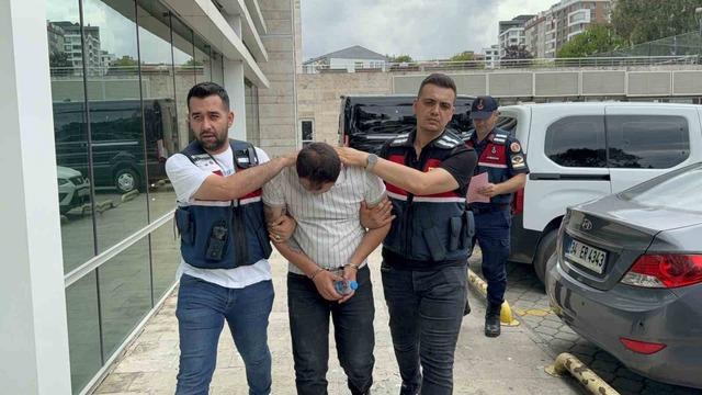 Jandarma, bagajdaki boya kutularında 2 bin 653 uyuşturucu hap ele geçirdi 1