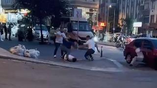 Daha kalabalık dönüp öldüresiye dövdüler! İstanbul'da feci kavga