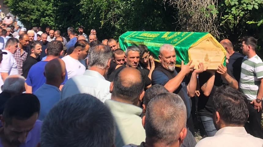 İstanbul&rsquo;da kazada &ouml;len gen&ccedil;, Zonguldak&rsquo;ta son yolculuğuna uğurlandı