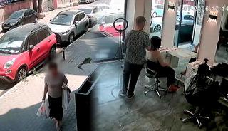 Yer: İstanbul! Yaptıklarıyla esnafı &ccedil;ileden &ccedil;ıkarttı: "Bu kadını d&uuml;kkana almayın"