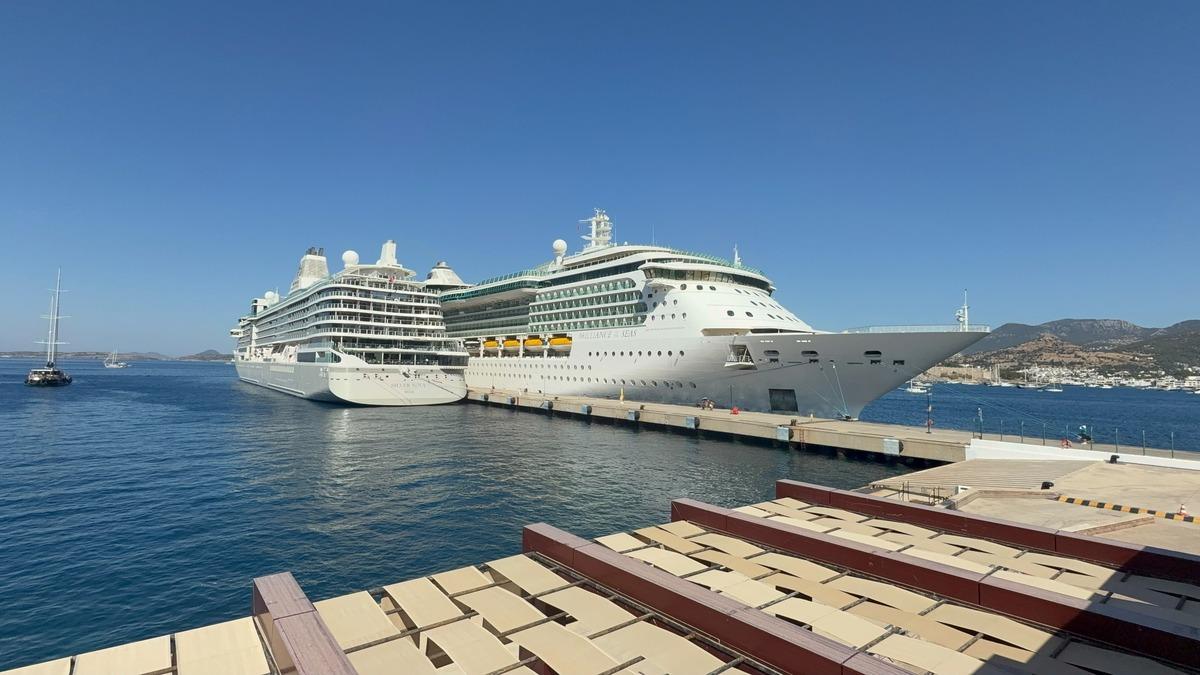 Dev kruvaziyerler Bodrum’a demir attı: 3 bin 319 turist geldi 1