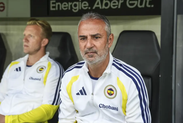 UEFA'ya bildirildi! Fenerbahçe'nin Avrupa kadrosunda sürpriz