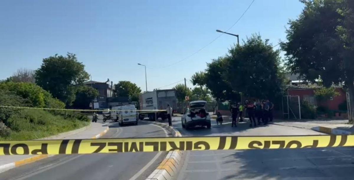 Küçükçekmece de yolun karşısına geçerken kamyonun çarptığı kadın hayatını kaybetti 1