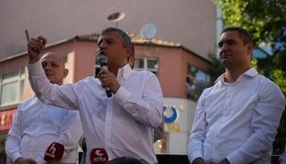 &Ouml;zg&uuml;r &Ouml;zel'den yeni parti sinyali