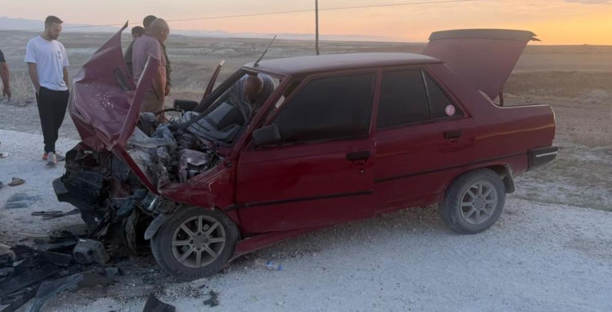 Eskişehir de iki ara&ccedil; kafa kafaya &ccedil;arpıştı: 1 i ağır 3 yaralı 1