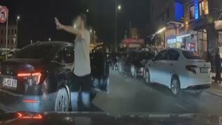 Fatih'te yol kesen sürücü kamerayı görünce ters yönden kaçtı; 252 bin lira ceza
