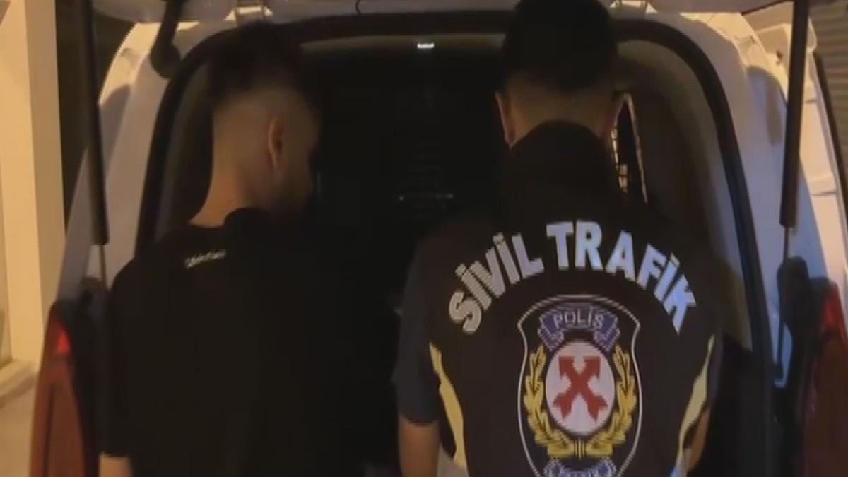 Fatih te yol kesen sürücü kamerayı görünce ters yönden kaçtı; 252 bin lira ceza 2