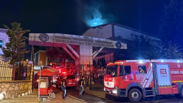Cerrahpaşa Diş Hekimliği Fakültesi çatısında yangın çıktı