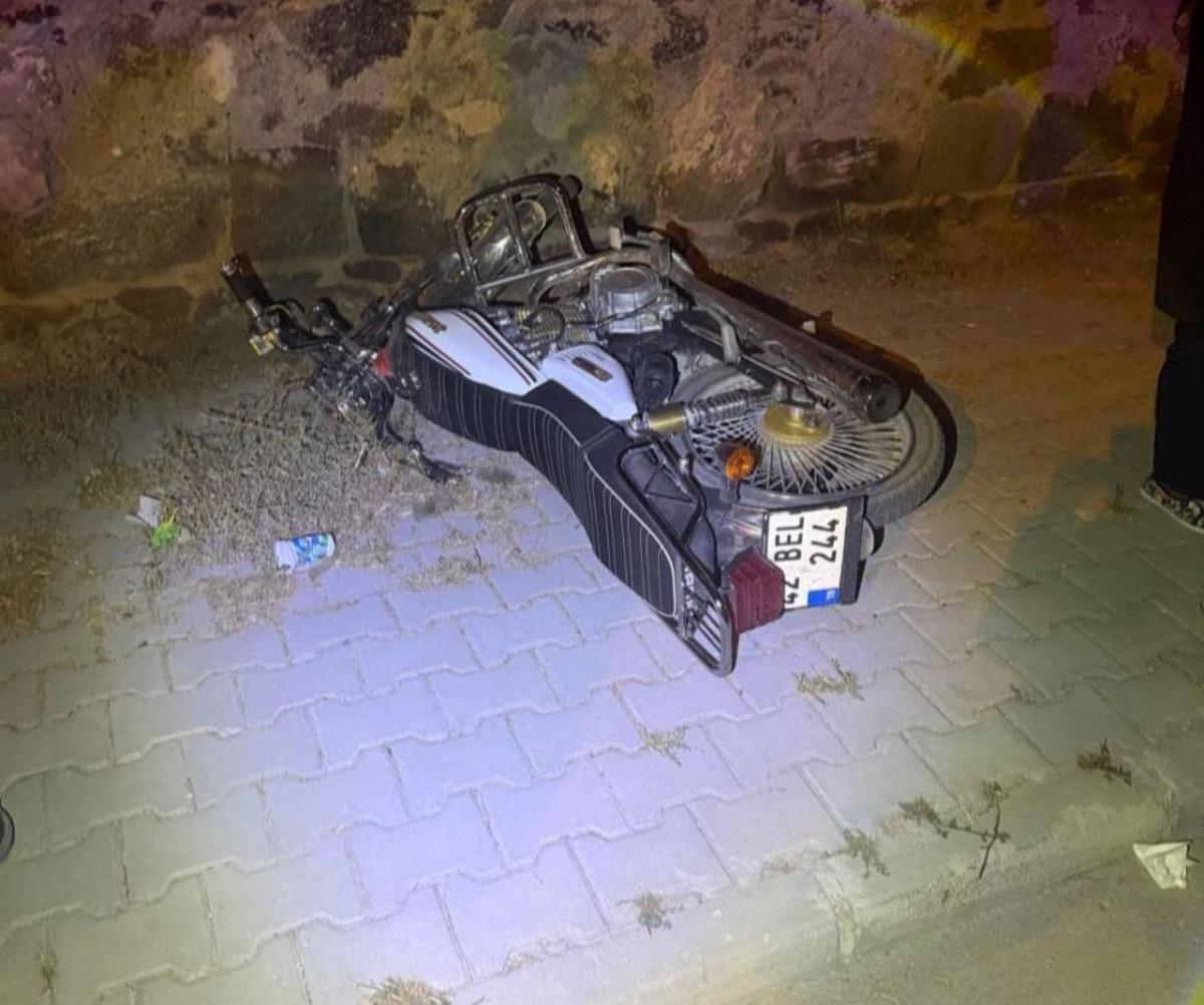 Karapınar’da motosiklet ile otomobil çarpıştı: 2 yaralı 1