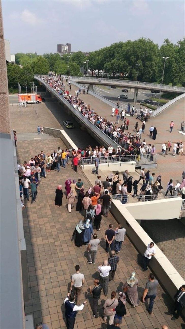 Almanya'daki seçim sandıklarında uzun kuyruklar oluştu  G2