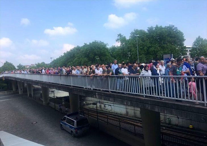 Almanya'daki seçim sandıklarında uzun kuyruklar oluştu  G3