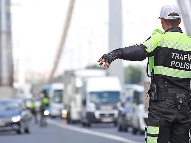Ara&ccedil; sahipleri dikkat! Trafik cezasına itiraz eden yandı