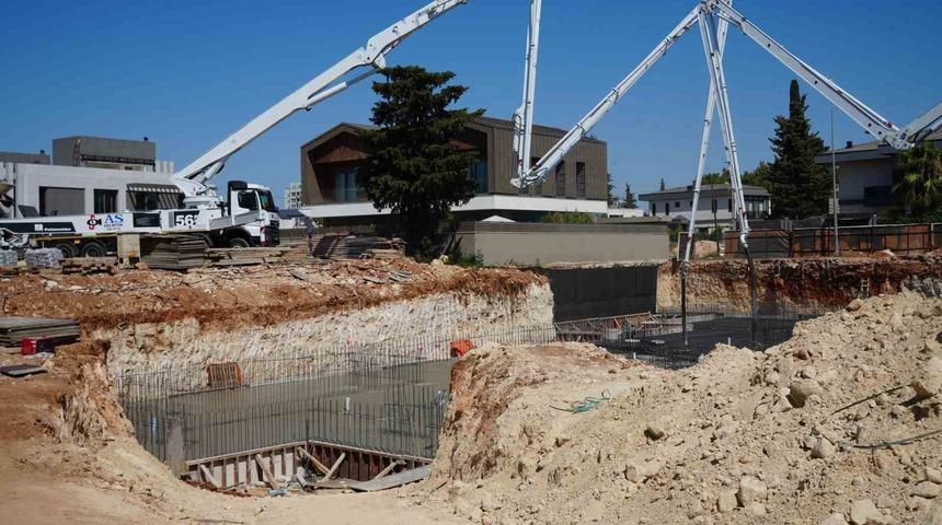 İnşaat şantiyesinde g&ouml;&ccedil;&uuml;k: 2 iş&ccedil;i yaralandı