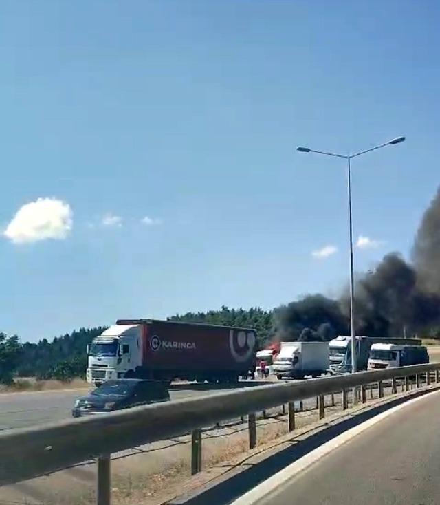 Bursa’da seyir halindeki tır alev topuna döndü 2