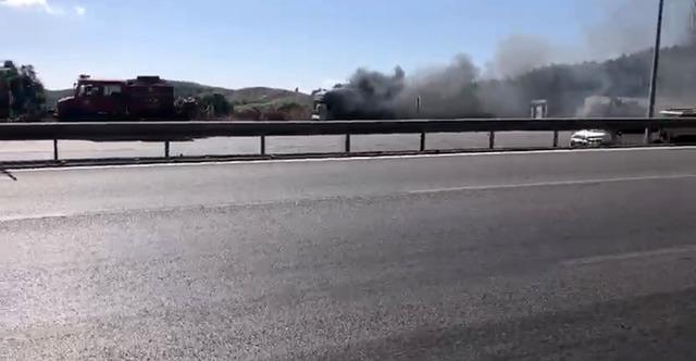 Bursa’da seyir halindeki tır alev topuna döndü 1