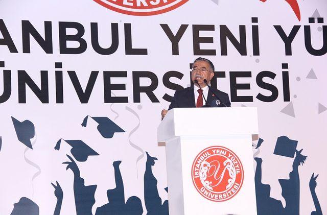 İstanbul Yeni Yüzyıl Üniversitesi 7’inci mezunlarını verdi