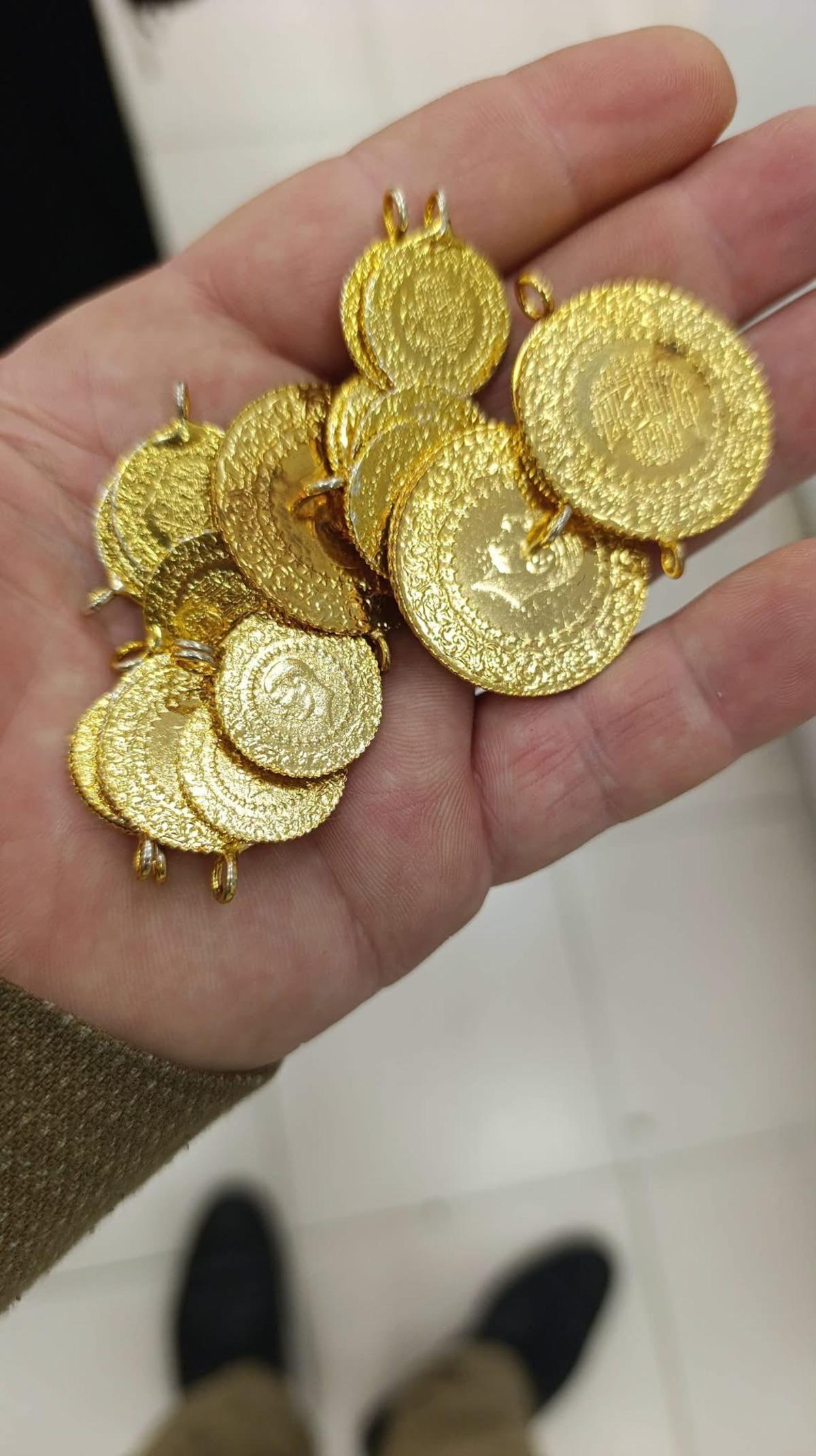 Bağışlanan kıyafetlerden 23 altın ile 6 bin 500 lira çıktı 1