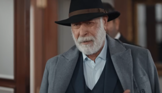 Gen&ccedil; bir kadınla g&ouml;r&uuml;nt&uuml;lendi! Sorulara &ccedil;ok kızdı