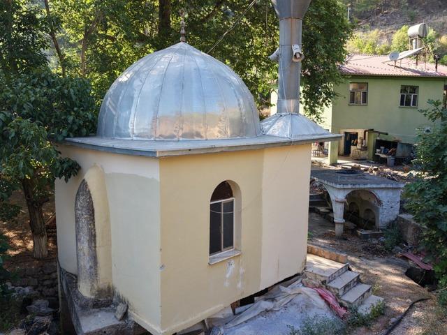 Fotoğraf &ccedil;ektirmeden ayrılan yok! Bu cami sadece 9 metrekare